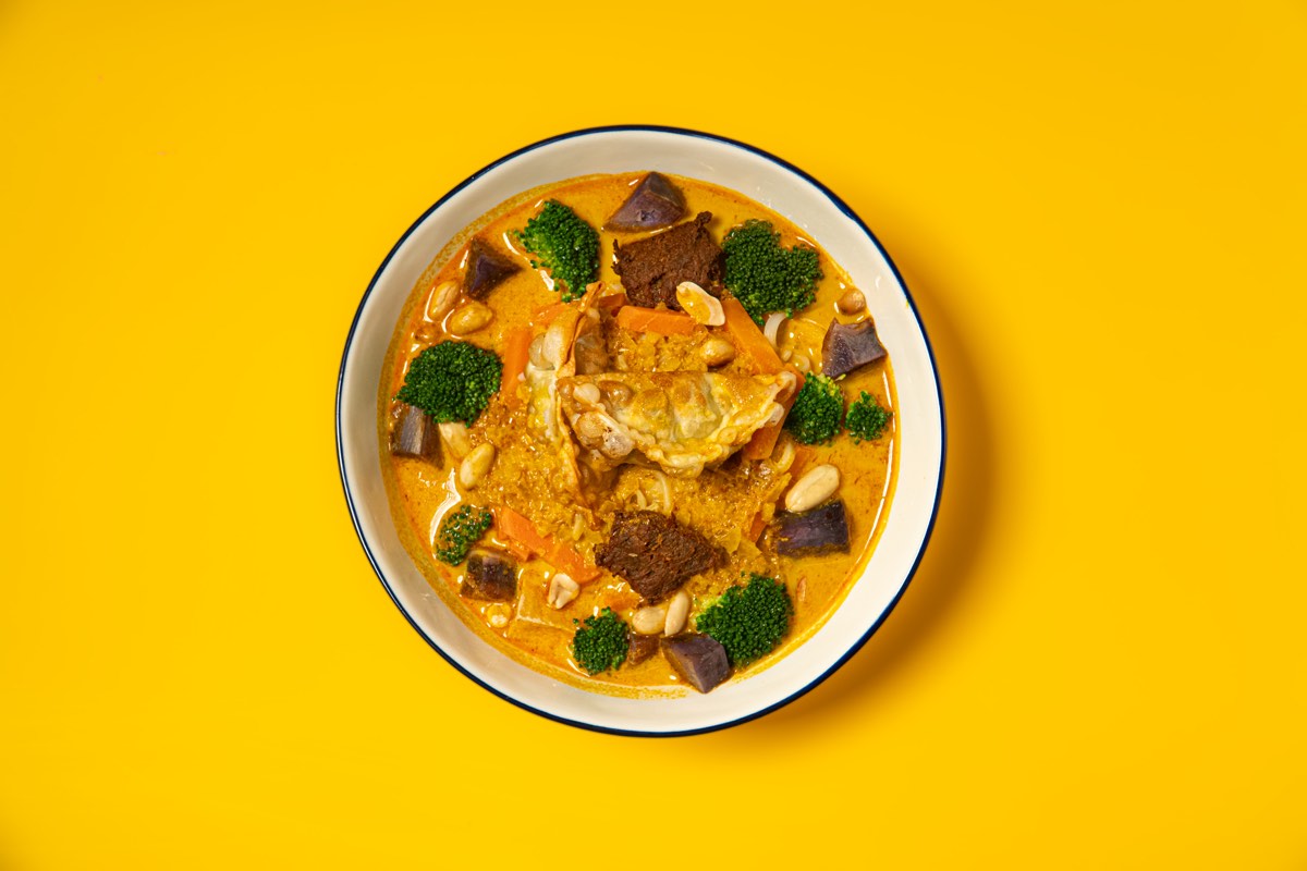 VieVegan creamy coconut curry phở meal prep pack