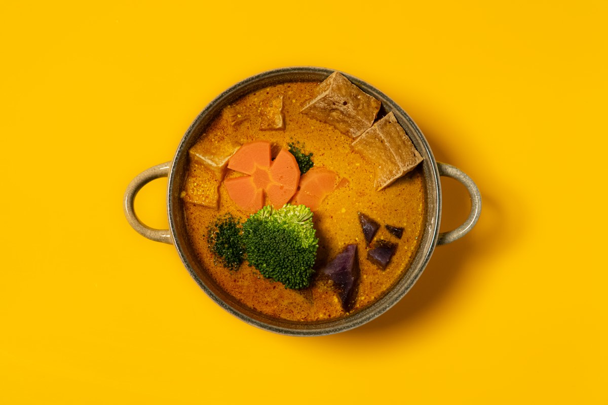 VieVegan golden curry soup meal prep pack