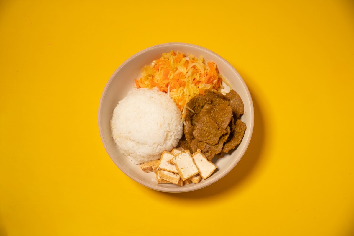 VieVegan lemongrass beef with rice meal prep