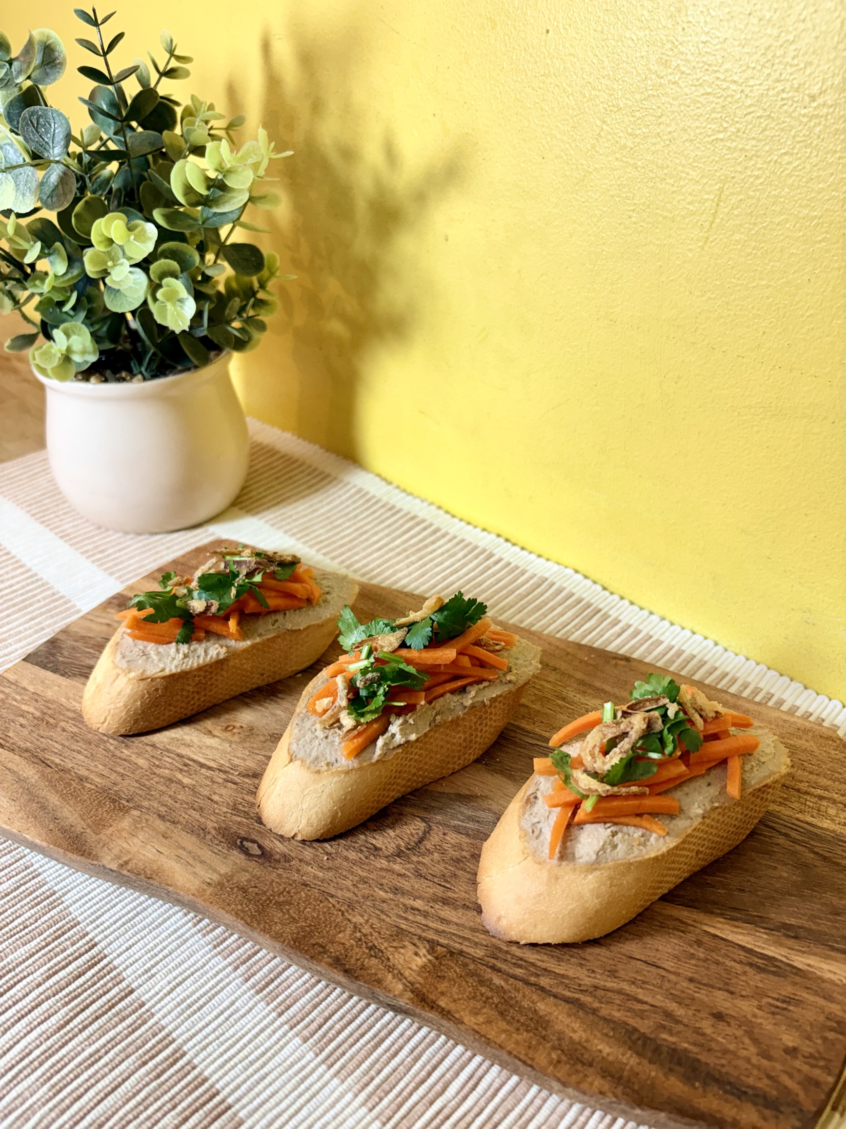 VieVegan pâté and toast board with fresh toppings